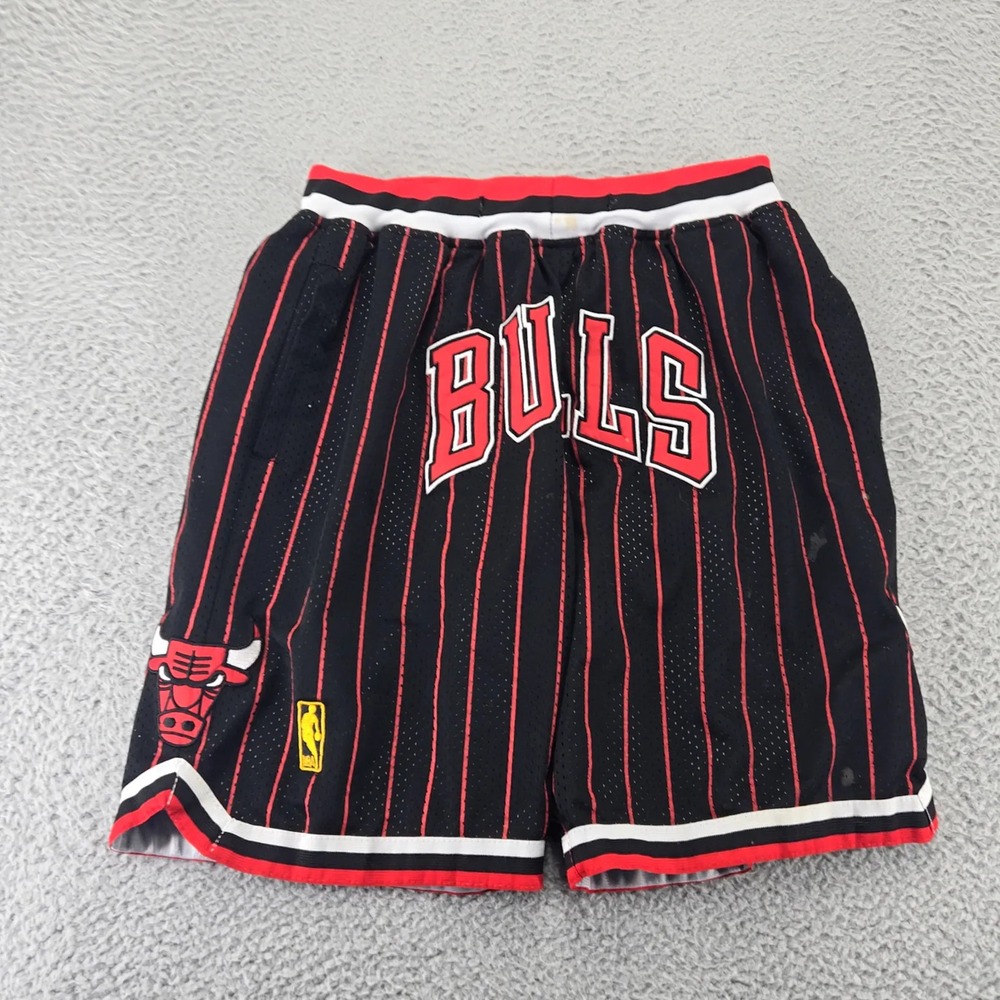Chicago Bulls Shorts‎ Mens 30 Black 1997-98 Just Don Vintage USA Basketball